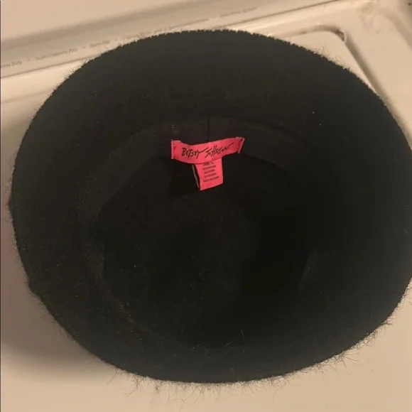 Elegant Black and Pink Women's Hat - Picture 2 of 2